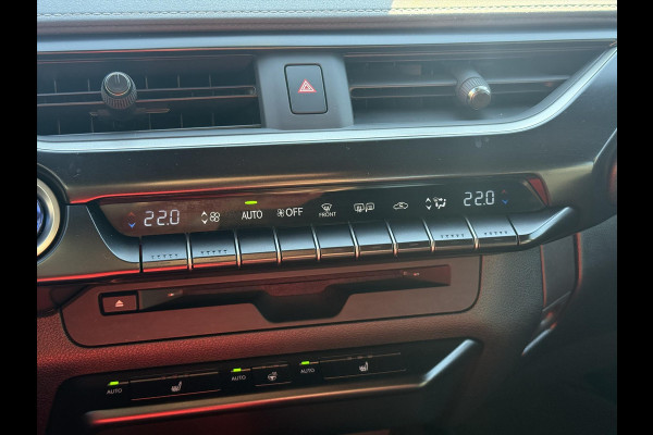 Lexus UX 250h 184pk Luxury Line | Stoel + Stuurverwarming, Parkeersensoren, Keyless, DAB, Adaptive cruise control