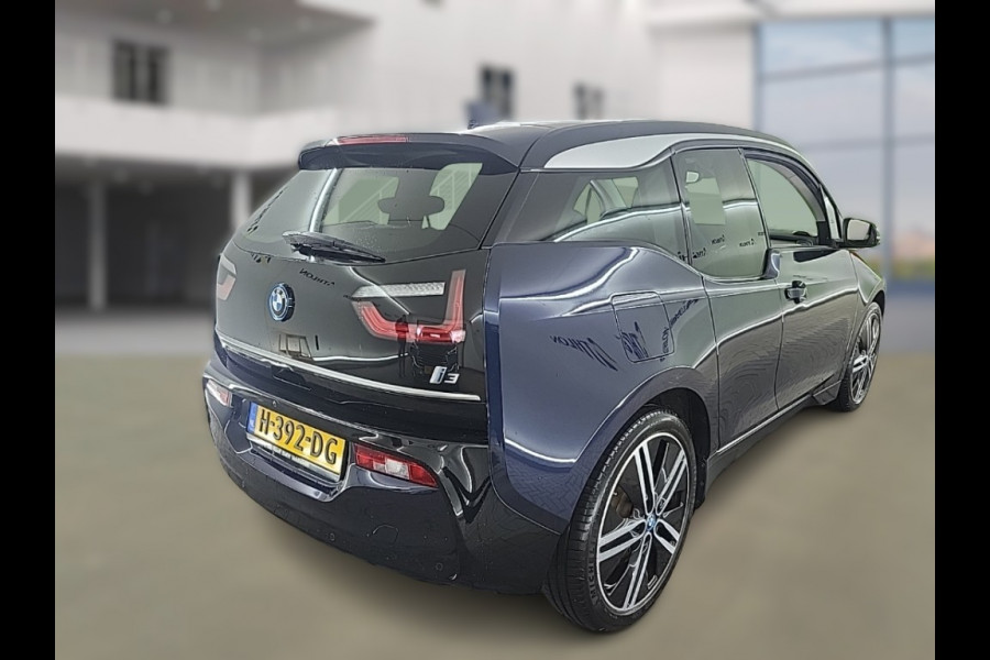 BMW i3 Executive Edition 120Ah 42 kWh | Panoramadak | Stoelverwarming | Adaptive Cruise Control | Navigatie | Keyless | Camera | Parkeersensoren | Warmtepomp | NAP | BTW