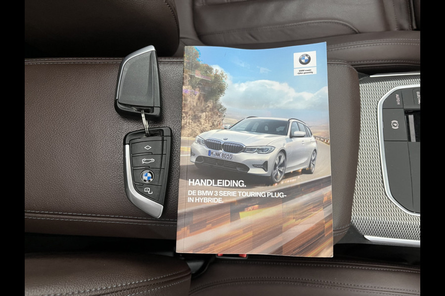 BMW 3 Serie Touring 330e eDrive M-Sportpack Edition (Plug-In) (INCL-BTW) *PANO | LEATHER | HEAD-UP | ADAPTIVE-CRUISE | FULL-LED | KEYLESS | DIGI-COCKPIT | HEATED-SPORTSEATS | CAMERA | HIFI-SOUND | PRIVACYGLASS | DAB+ | SHIFTPADDLES | NAVI-FULLMAP | 19"A