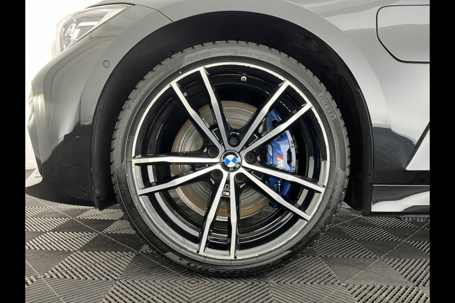 BMW 3 Serie Touring 330e eDrive M-Sportpack Edition (Plug-In) (INCL-BTW) *PANO | LEATHER | HEAD-UP | ADAPTIVE-CRUISE | FULL-LED | KEYLESS | DIGI-COCKPIT | HEATED-SPORTSEATS | CAMERA | HIFI-SOUND | PRIVACYGLASS | DAB+ | SHIFTPADDLES | NAVI-FULLMAP | 19"A