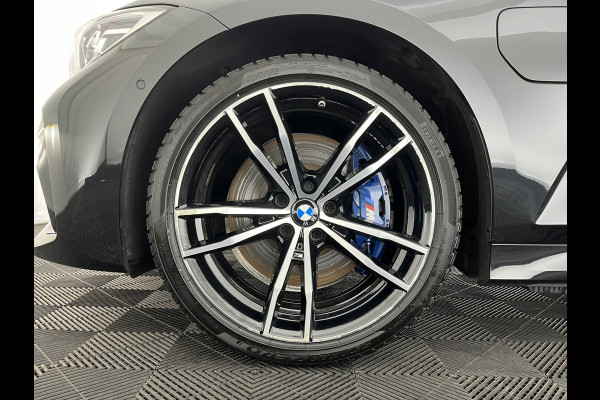 BMW 3 Serie Touring 330e eDrive M-Sportpack Edition (Plug-In) (INCL-BTW) *PANO | LEATHER | HEAD-UP | ADAPTIVE-CRUISE | FULL-LED | KEYLESS | DIGI-COCKPIT | HEATED-SPORTSEATS | CAMERA | HIFI-SOUND | PRIVACYGLASS | DAB+ | SHIFTPADDLES | NAVI-FULLMAP | 19"A