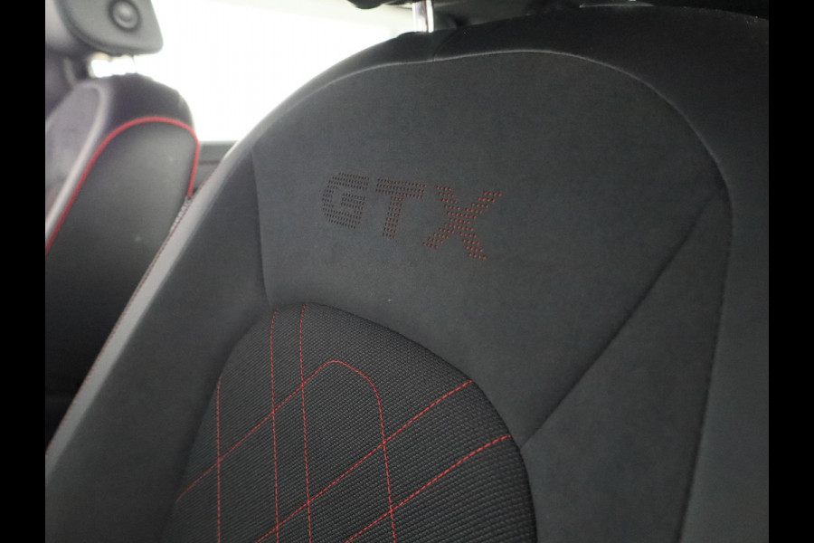 Volkswagen ID. Buzz GTX 86 kWh LWB 7p. 340 pk | SoH 100% | Verlengde garantie | Navigatie | Trekhaak (wegklapbaar) | Parkeersensoren (Park assist) | Achteruitrijcamera | Stoelverwarming v/a |