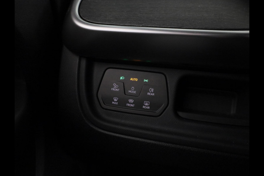 Volkswagen ID. Buzz GTX 86 kWh LWB 7p. 340 pk | SoH 100% | Verlengde garantie | Navigatie | Trekhaak (wegklapbaar) | Parkeersensoren (Park assist) | Achteruitrijcamera | Stoelverwarming v/a |