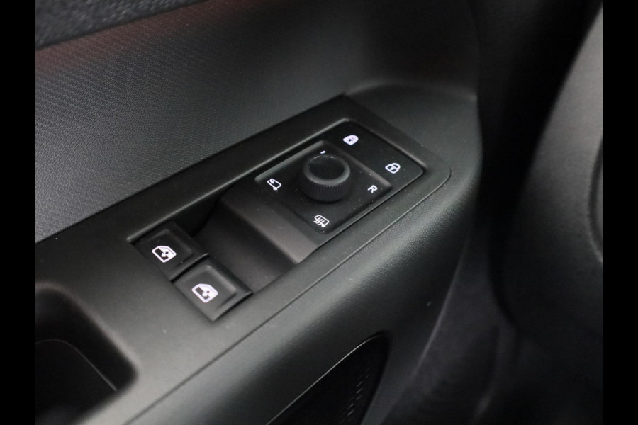 Volkswagen ID. Buzz GTX 86 kWh LWB 7p. 340 pk | SoH 100% | Verlengde garantie | Navigatie | Trekhaak (wegklapbaar) | Parkeersensoren (Park assist) | Achteruitrijcamera | Stoelverwarming v/a |