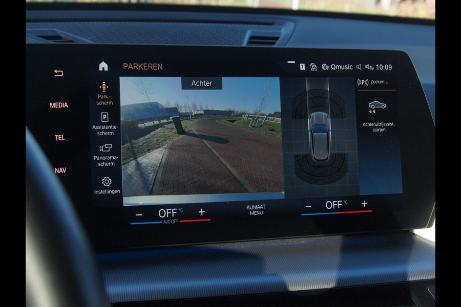 BMW iX1 xDrive30 Launch Edition 67 kWh | M-Pakket | Harman Kardon | Sfeerverlichting | Camera | Apple Carplay | NL-Auto |