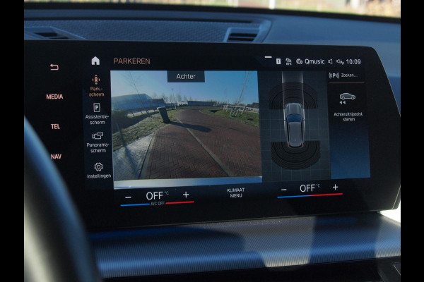 BMW iX1 xDrive30 Launch Edition 67 kWh | M-Pakket | Harman Kardon | Sfeerverlichting | Camera | Apple Carplay | NL-Auto |