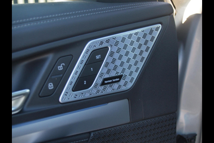 BMW iX1 xDrive30 Launch Edition 67 kWh | M-Pakket | Harman Kardon | Sfeerverlichting | Camera | Apple Carplay | NL-Auto |