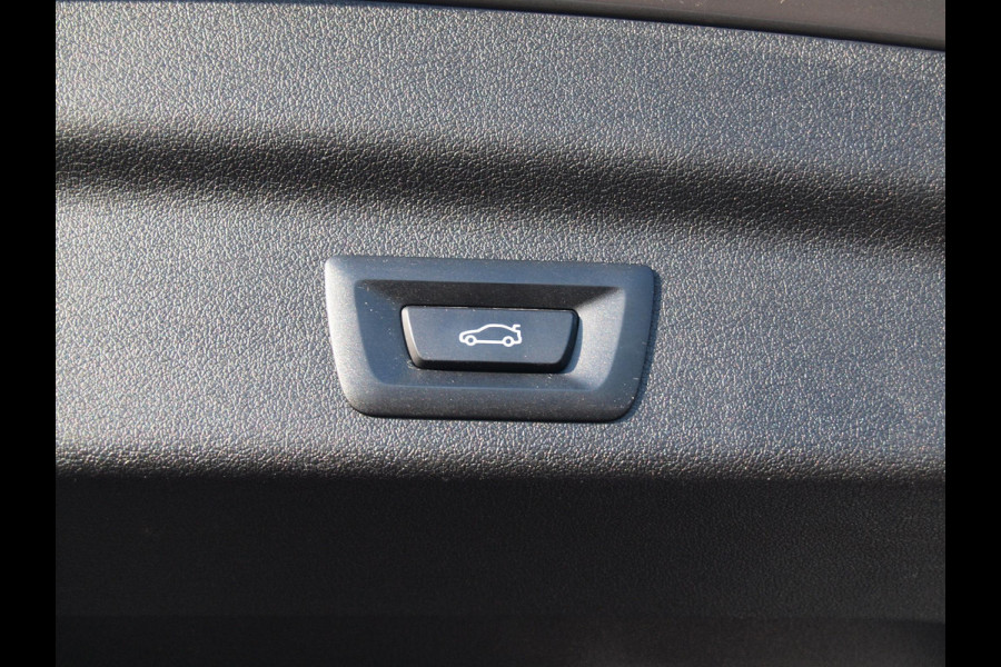 BMW iX1 xDrive30 Launch Edition 67 kWh | M-Pakket | Harman Kardon | Sfeerverlichting | Camera | Apple Carplay | NL-Auto |