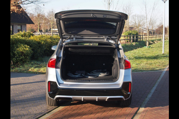 BMW iX1 xDrive30 Launch Edition 67 kWh | M-Pakket | Harman Kardon | Sfeerverlichting | Camera | Apple Carplay | NL-Auto |