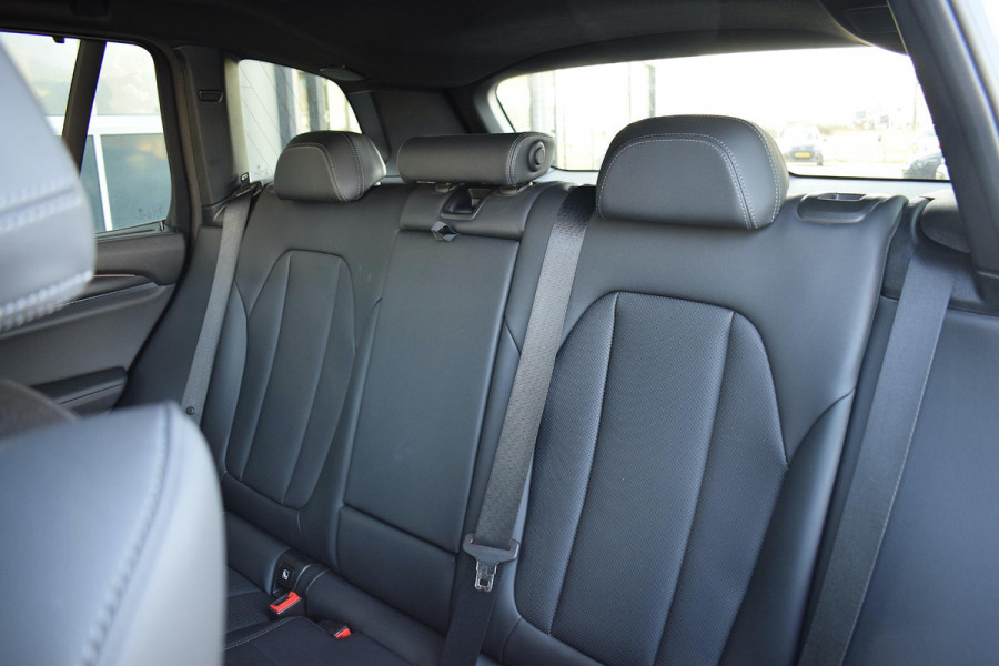 BMW X3 xDrive30e High Executive | M-Sport | Leer | HUD | Stuur- en Stoelverwarming