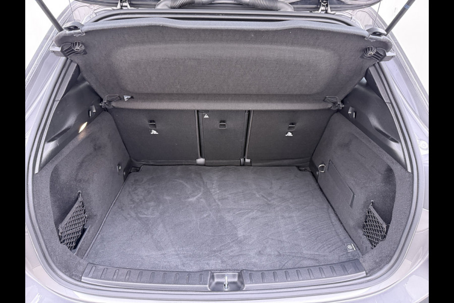 Mercedes-Benz GLA 250e Luxury // Trekhaak // Carplay // Camera // Sfeerverlichting // Widescreen Dashbord