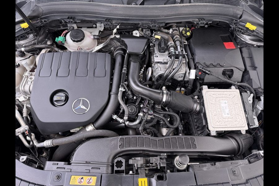 Mercedes-Benz GLA 250e Luxury // Trekhaak // Carplay // Camera // Sfeerverlichting // Widescreen Dashbord