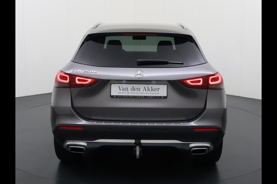Mercedes-Benz GLA 250e Luxury // Trekhaak // Carplay // Camera // Sfeerverlichting // Widescreen Dashbord