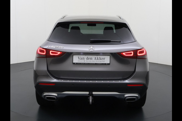 Mercedes-Benz GLA 250e Luxury // Trekhaak // Carplay // Camera // Sfeerverlichting // Widescreen Dashbord