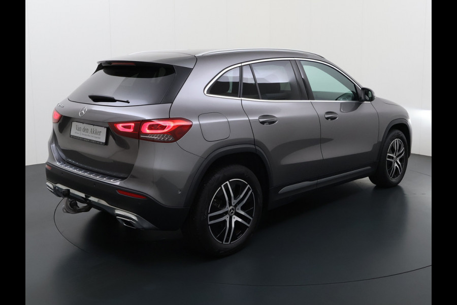 Mercedes-Benz GLA 250e Luxury // Trekhaak // Carplay // Camera // Sfeerverlichting // Widescreen Dashbord