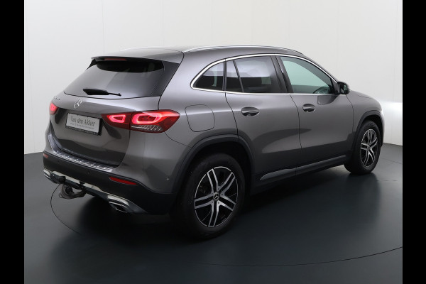 Mercedes-Benz GLA 250e Luxury // Trekhaak // Carplay // Camera // Sfeerverlichting // Widescreen Dashbord