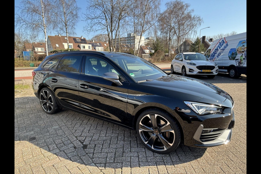 CUPRA Leon Sportstourer 1.4 e-Hybrid VZ Business | SCI | 245pk | PHEV | Stoelverwarming | Camera | Adaptive cruise control