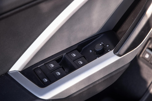 Audi Q3 45 TFSI e edition AUTOMAAT / PLUG IN HYBRID / STOELVERWARMING / LEER / VIRTUAL COCKPIT / CRUISE CONTROLE / DEALER ONDERHOUDEN