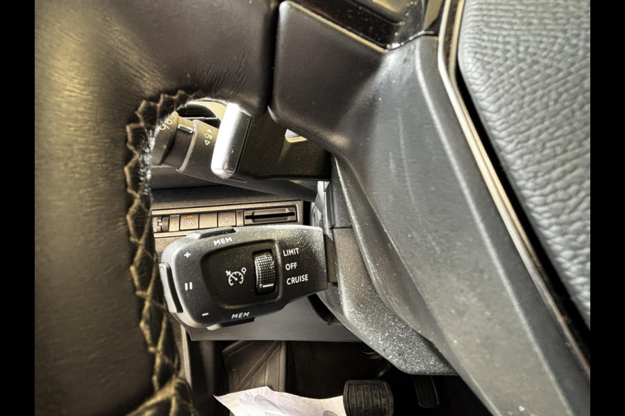 Peugeot 3008 1.2 PureTech Allure Pack Business Automaat | 360 Camera | Afneembare trekhaak | Stoelverwarming | Elektrische achterklep | Navigatie | Adaptieve cruise control