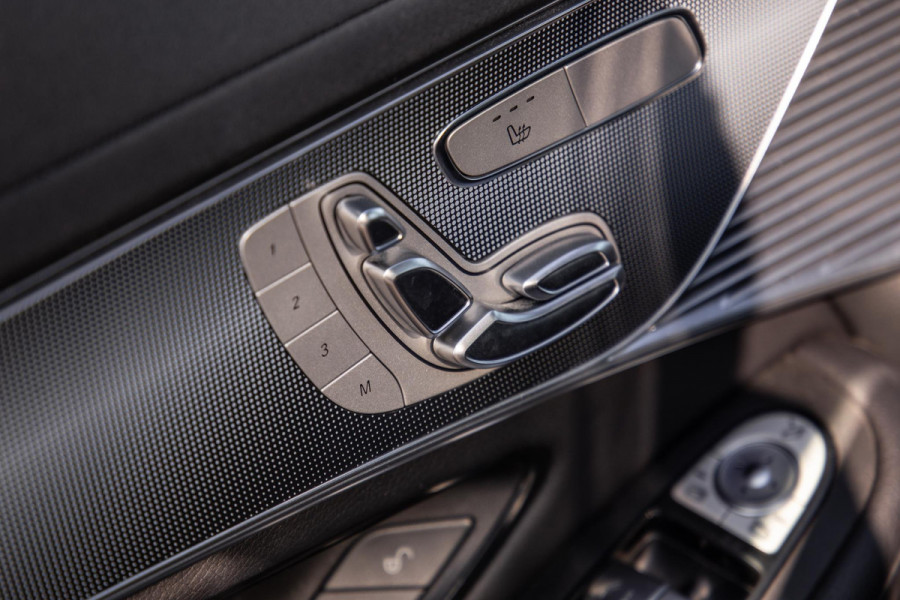 Mercedes-Benz EQC 400 4MATIC Luxury Line 80 kWh CAMERA / MEMMORY / STOELVERWARMING / LEER / DEALER ONDERHOUDEN