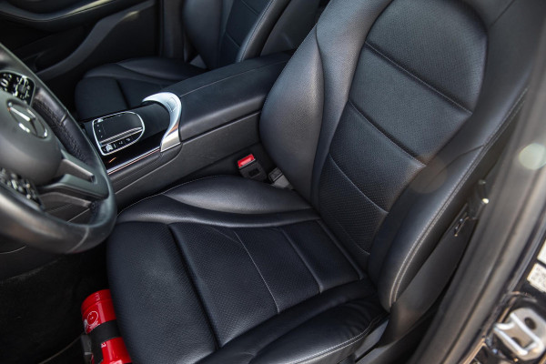 Mercedes-Benz EQC 400 4MATIC Luxury Line 80 kWh CAMERA / MEMMORY / STOELVERWARMING / LEER / DEALER ONDERHOUDEN