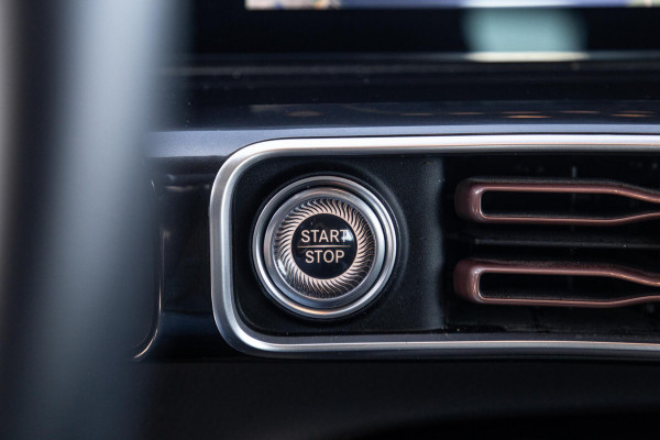 Mercedes-Benz EQC 400 4MATIC Luxury Line 80 kWh CAMERA / MEMMORY / STOELVERWARMING / LEER / DEALER ONDERHOUDEN