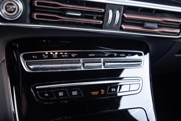 Mercedes-Benz EQC 400 4MATIC Luxury Line 80 kWh CAMERA / MEMMORY / STOELVERWARMING / LEER / DEALER ONDERHOUDEN