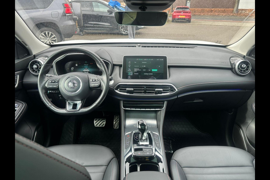 MG EHS 1.5 TGDI Luxury VAN € 26.900,- VOOR € 22.877,- UW LENTEVOORDEEL € 4.023,-!| PHEV | MEGA COMPLEET! | COMPLETE HISTORIE AANWEZIG | FABRIEKS GARANTIE TM 03-2030| 52km WLTP ELECTR RIJBEREIK, TOTAAL RIJBEREIK TOT 1.000km!