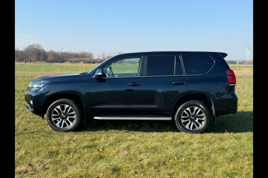 Toyota Land Cruiser 150 2.8 D-4D-F Professional Window Van