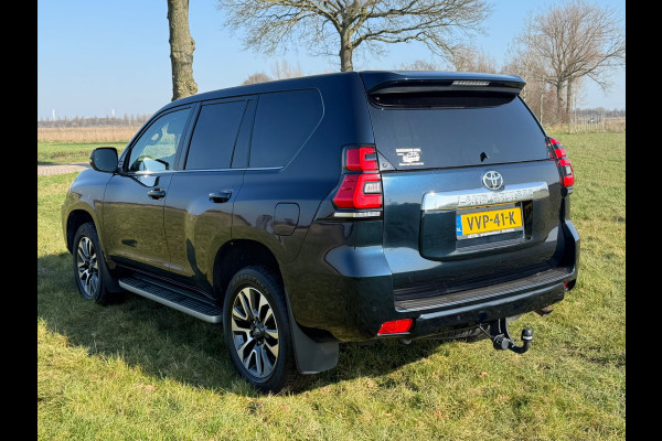 Toyota Land Cruiser 150 2.8 D-4D-F Professional Window Van