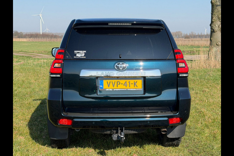 Toyota Land Cruiser 150 2.8 D-4D-F Professional Window Van