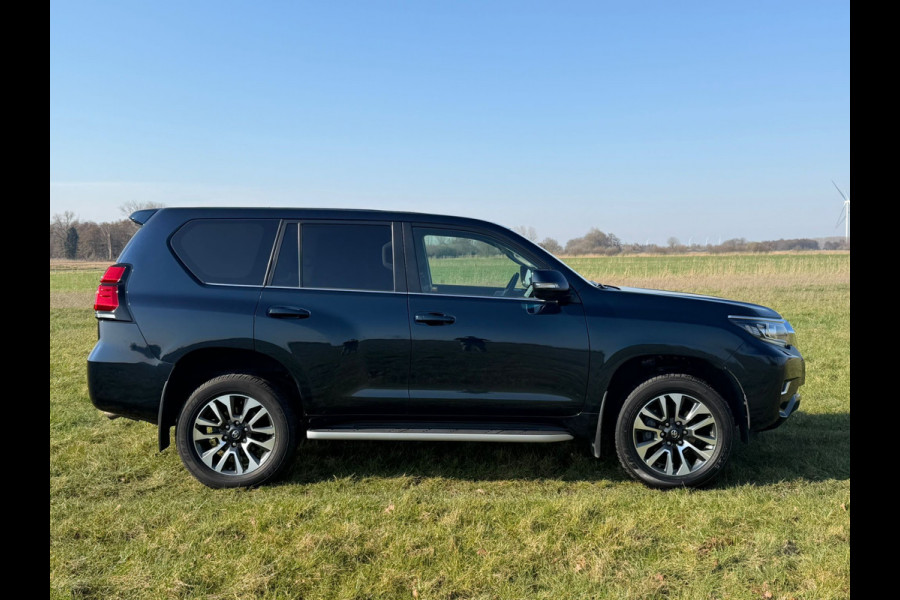 Toyota Land Cruiser 150 2.8 D-4D-F Professional Window Van