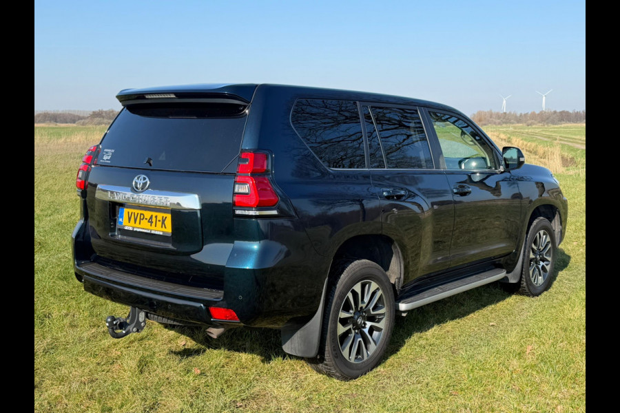 Toyota Land Cruiser 150 2.8 D-4D-F Professional Window Van