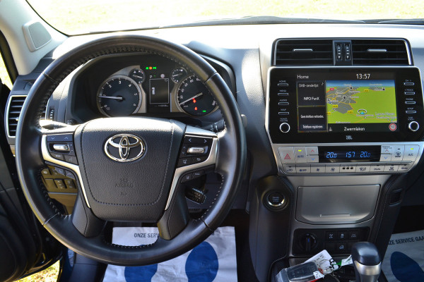 Toyota Land Cruiser 150 2.8 D-4D-F Professional Window Van