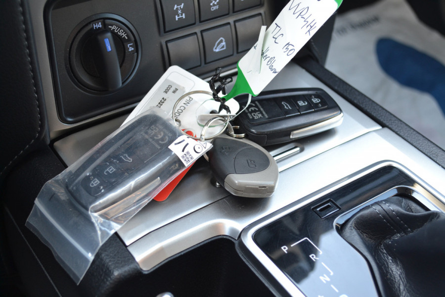 Toyota Land Cruiser 150 2.8 D-4D-F Professional Window Van