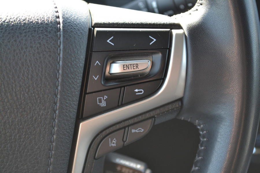 Toyota Land Cruiser 150 2.8 D-4D-F Professional Window Van