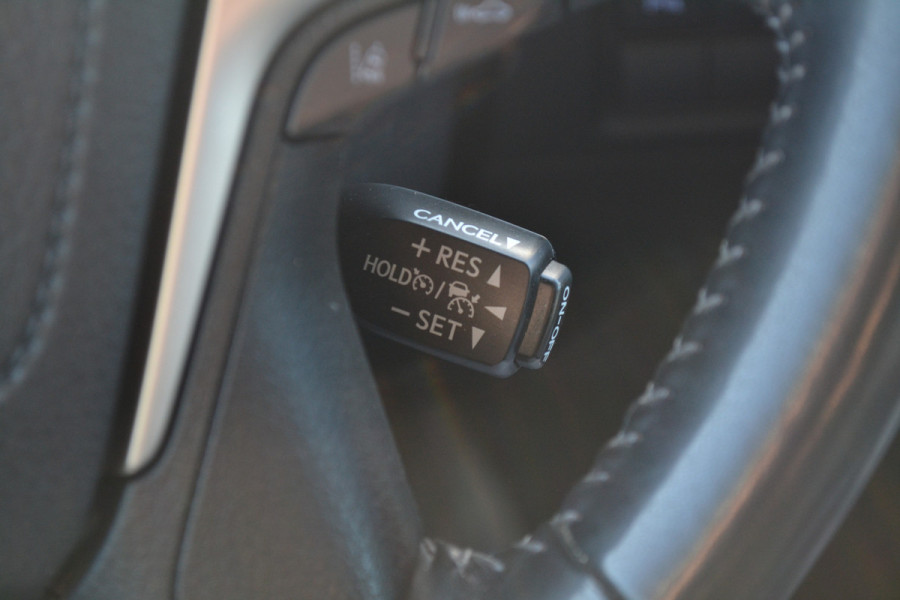 Toyota Land Cruiser 150 2.8 D-4D-F Professional Window Van