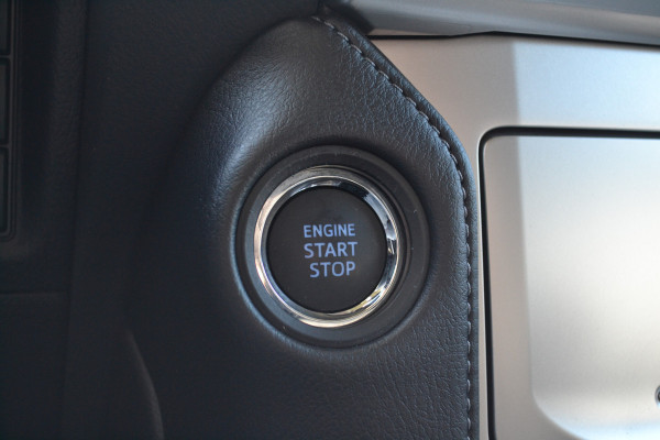 Toyota Land Cruiser 150 2.8 D-4D-F Professional Window Van