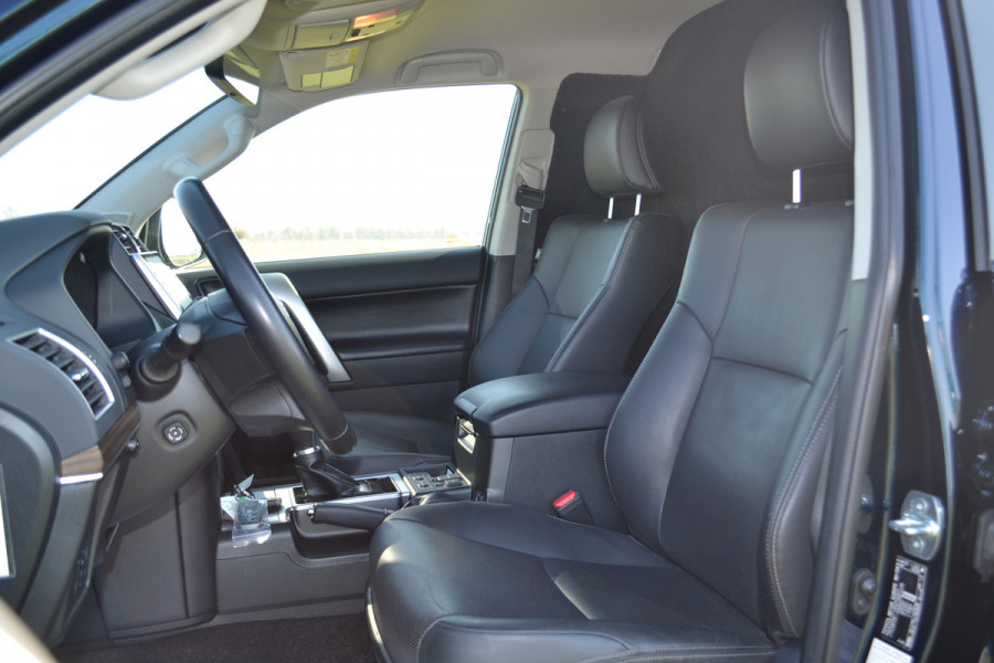 Toyota Land Cruiser 150 2.8 D-4D-F Professional Window Van