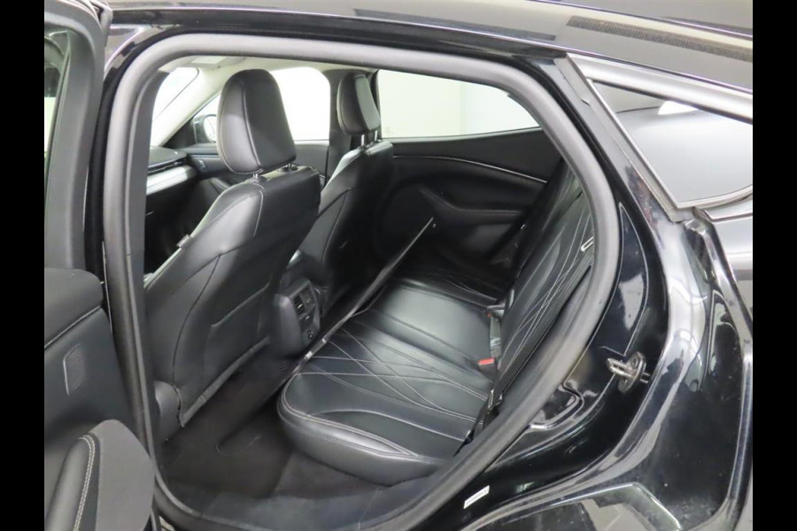 Ford Mustang Mach-E RWD 75 kWh [ 3-Fase ] {SOH-87%] (INCL.BTW) *LEATHER | FULL-LED | DAB | DIGI-COCKPIT | KEYLESS | NAVI-FULLMAP | CARPLAY | HEATED-COMFORTSEATS | TOPVIEW | ADAPTIVE-CRUISE | PRIVACY-GLASS | 18'' ALU*