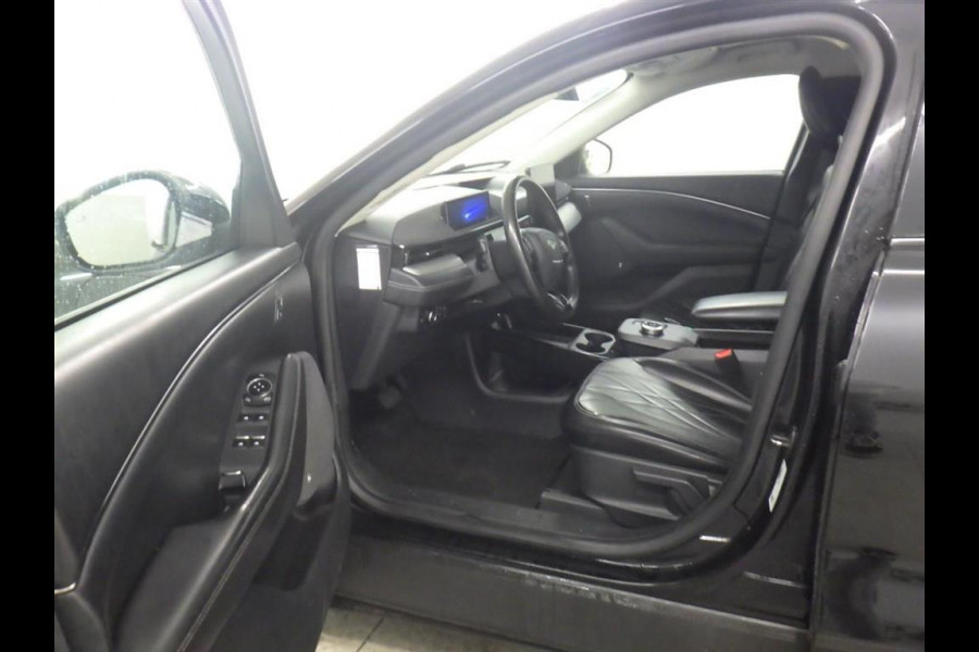 Ford Mustang Mach-E RWD 75 kWh [ 3-Fase ] {SOH-88%} (INCL.BTW) *LEATHER | FULL-LED | DAB | DIGI-COCKPIT | KEYLESS | NAVI-FULLMAP | CARPLAY | HEATED-COMFORTSEATS | TOPVIEW | ADAPTIVE-CRUISE | PRIVACY-GLASS | 18'' ALU*