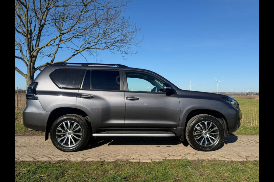 Toyota Land Cruiser 150 2.8 D-4D-F Executive Window Van