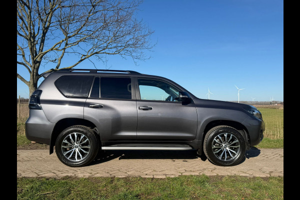 Toyota Land Cruiser 150 2.8 D-4D-F Executive Window Van