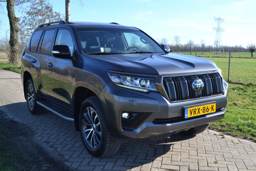 Toyota Land Cruiser 150 2.8 D-4D-F Executive Window Van