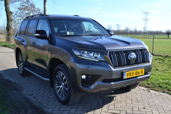 Toyota Land Cruiser 150 2.8 D-4D-F Executive Window Van