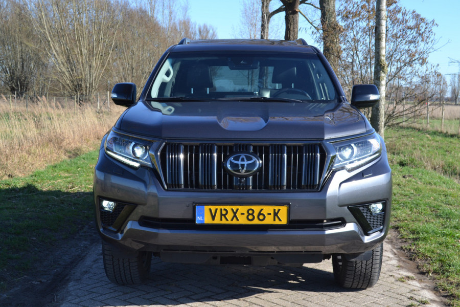 Toyota Land Cruiser 150 2.8 D-4D-F Executive Window Van