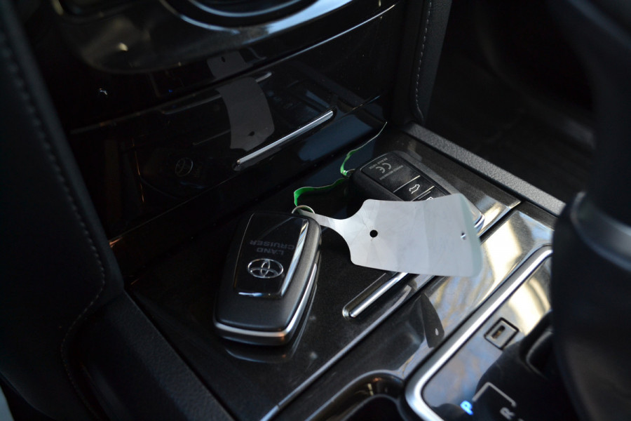 Toyota Land Cruiser 150 2.8 D-4D-F Executive Window Van