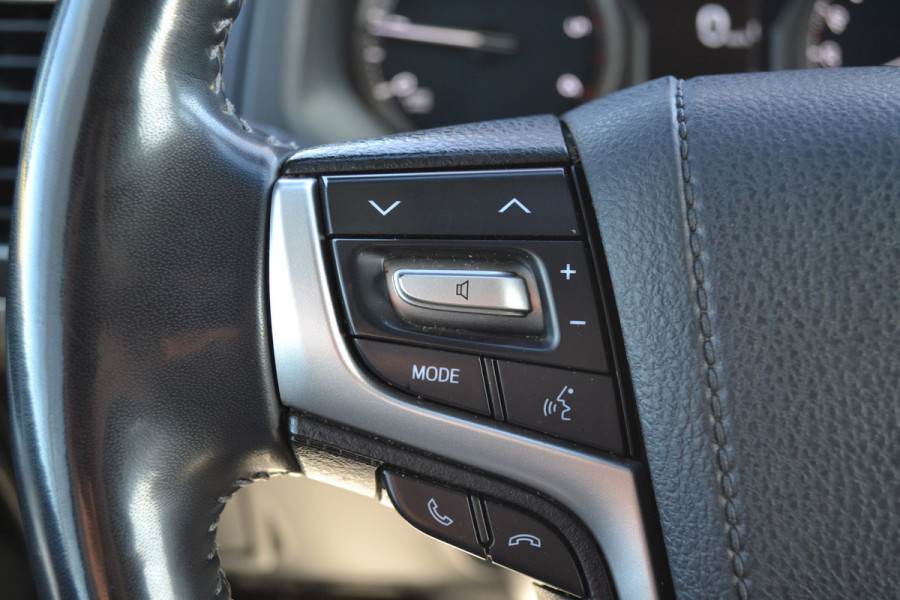 Toyota Land Cruiser 150 2.8 D-4D-F Executive Window Van