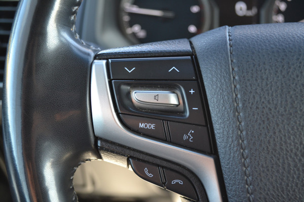 Toyota Land Cruiser 150 2.8 D-4D-F Executive Window Van