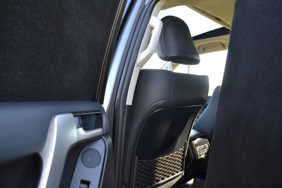 Toyota Land Cruiser 150 2.8 D-4D-F Executive Window Van